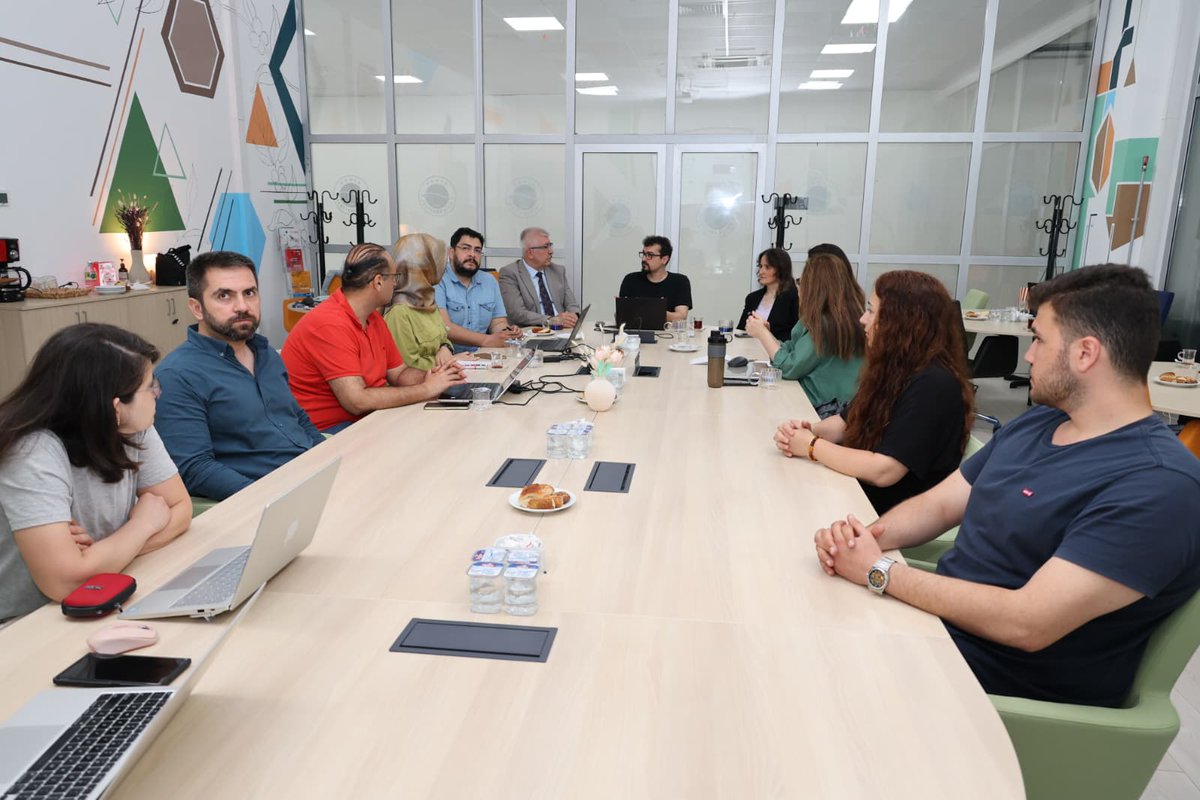 ardeksinop's tweet photo. Üniversitemiz Araştırma Dekanlığı Koordinatörlüğü tarafından düzenlenen “SCI/SCIE Yayın Stratejileri Serisi-9” kapsamında, Eğitim Fakültesi öğretim elemanı Dr. Öğr. Üyesi Ergün Cihat Çorbacı tarafından “Gizil Sınıf Analizi: Kuramsal Temeller ve Uygulama Süreci” eğitimi verildi https://t.co/9kA2nVsNpo