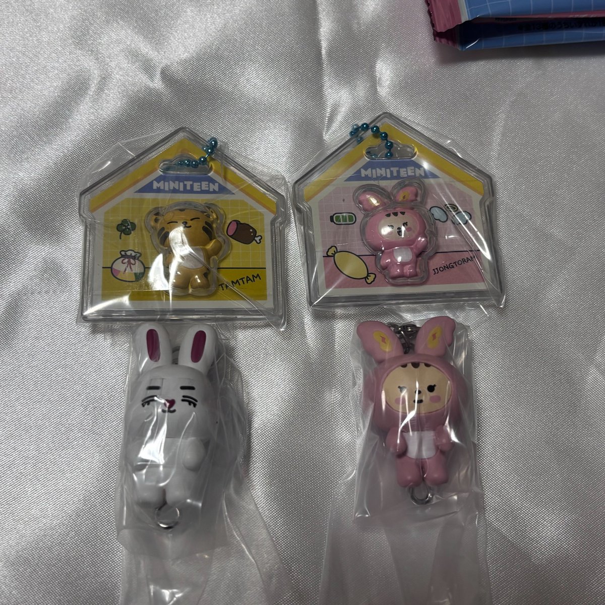 O478u_'s tweet photo. SEVENTEEN セブチ MINITEEN ミニティーン つまんでつなげてマスコット パッケージチャームグミ 交換

【譲】
カプセルトイ:🍒👼(🦀)
グミ:👼🐯

【求】2種共
🍕🍊(ガチャは🦀)

4つ全て纏めて交換頂ける方のみ。
お気軽にリプorDMお願い致します。

#セブチ交換 #SEVENTEEN交換 https://t.co/qMIUZWbEpO