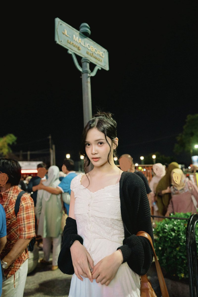 Ribka_JKT48's tweet photo. aku juga ketemu ama plang malioboro https://t.co/nsBvyH2C0n