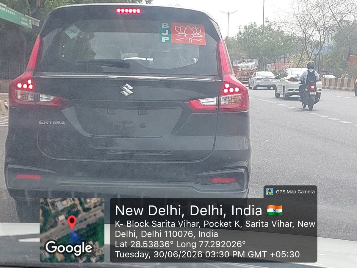 Raushan7631's tweet photo. @dtptraffic @BJP4India @BJP4Delhi 

This is legal..? https://t.co/e8a4j47xMr