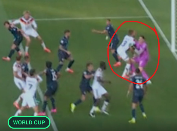 hammadbhatti786's tweet photo. @BastienCH12 @wavycreator_ You can't do this to keeper when ball is played somewhere else. https://t.co/02DdfH4NEE