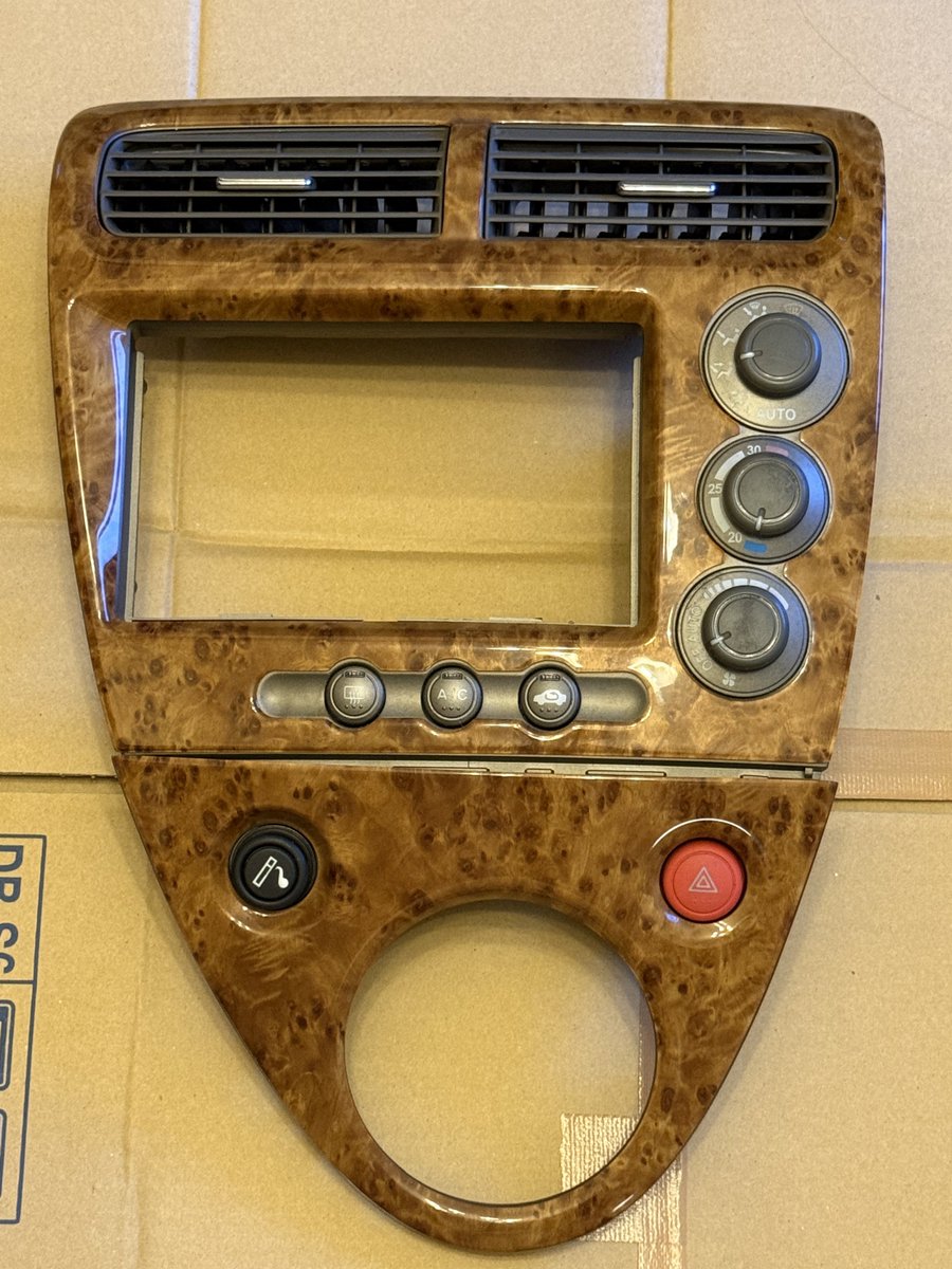 Black_EP3R's tweet photo. ヤフオクに出てたEUの純正ウッドセンターパネルが届いた

思ったより綺麗でありがたい😅

将来の選択肢の一つとしてキープしますw https://t.co/rzm8HcnR11