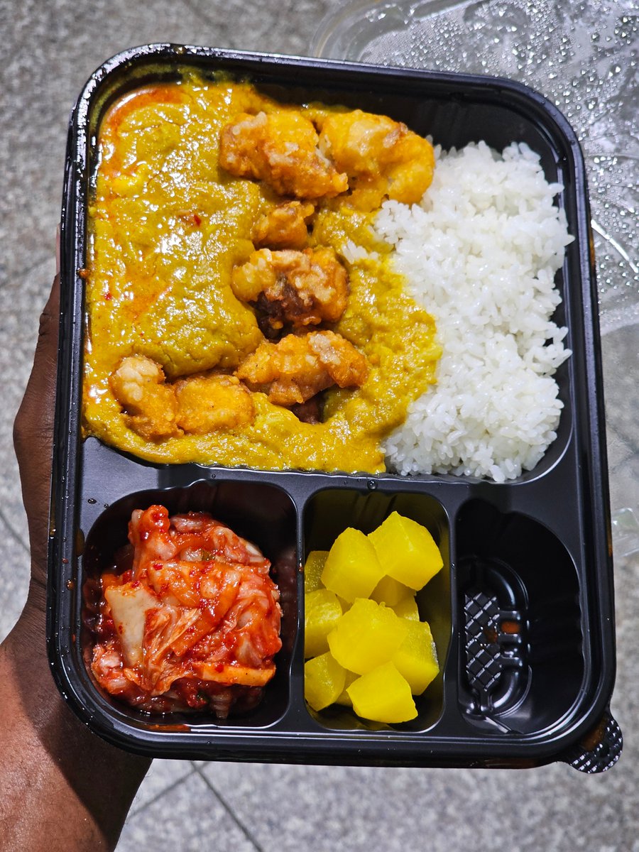 Victorokeke_'s tweet photo. It's dinner time already. The school serves us lunch and dinner daily from 12-1 PM and 6-7 PM. It's 7:06 PM now.

Food is: rice, chicken curry, fried chicken, kimchi and yellow pickled radis. https://t.co/eQWFlL1gsp