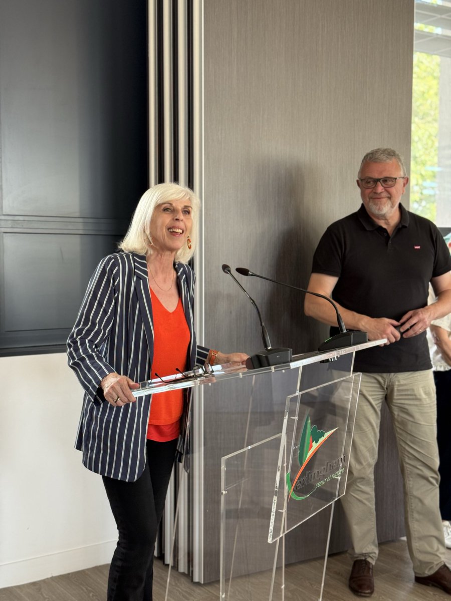 brigitte_liso's tweet photo. À #Verlinghem, remise des dictionnaires aux élèves admis en 6ème 📖🏅

Un moment marquant avant leur passage au collège. A l’heure du numérique, le dictionnaire reste un outil pédagogique précieux. 

Les élèves ont été également récompensés pour leur participation dans le cadre du Passeport du Civisme, une belle initiative qui leur permet de s’impliquer concrètement dans la vie de la commune. 

La citoyenneté se construit dès le plus jeune âge pour former les citoyens de demain. 

Bravo à tous les jeunes pour leur engagement, et bonne rentrée 2026 👏
