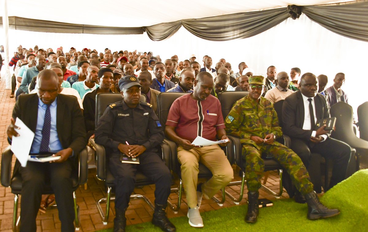 RwandaNorth's tweet photo. Ku Cyicaro cy’Akarere ka Burera hateraniye Inama Mpuzabikorwa y’aka Karere. Abayitabiriye bararebera hamwe ibyagezweho muri gahunda z’iterambere n’imibereho myiza y’abaturage, banafata ingamba zo kurushaho kunoza imitangire ya serivisi no gukomeza gushyira umuturage ku isonga https://t.co/6J0c0k8VDv