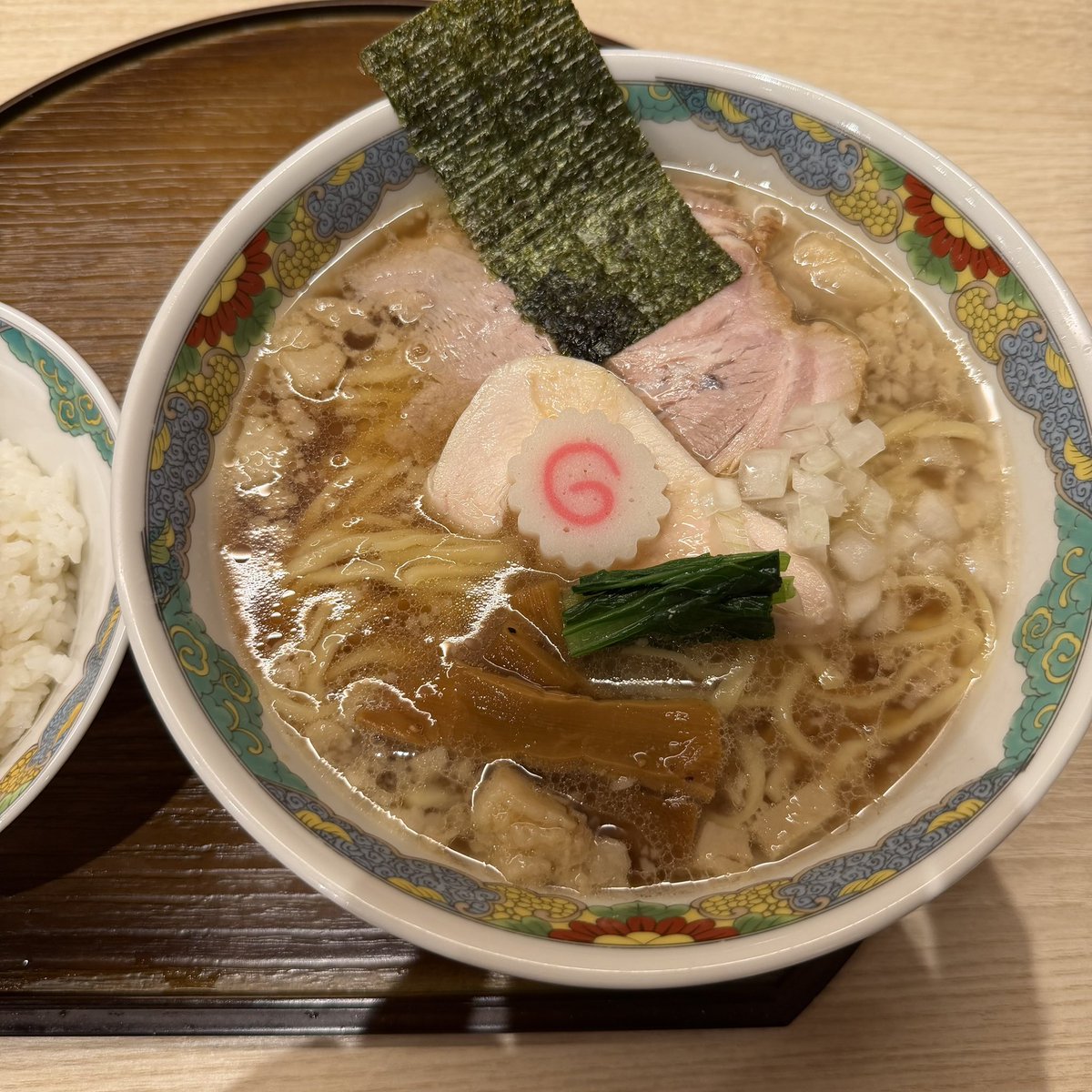 itoj's tweet photo. ＠渋谷中華そばsaji.
背脂中華そば大盛り＋ライスψ(｀∇´)ψ。 https://t.co/rKPwC1DiVV