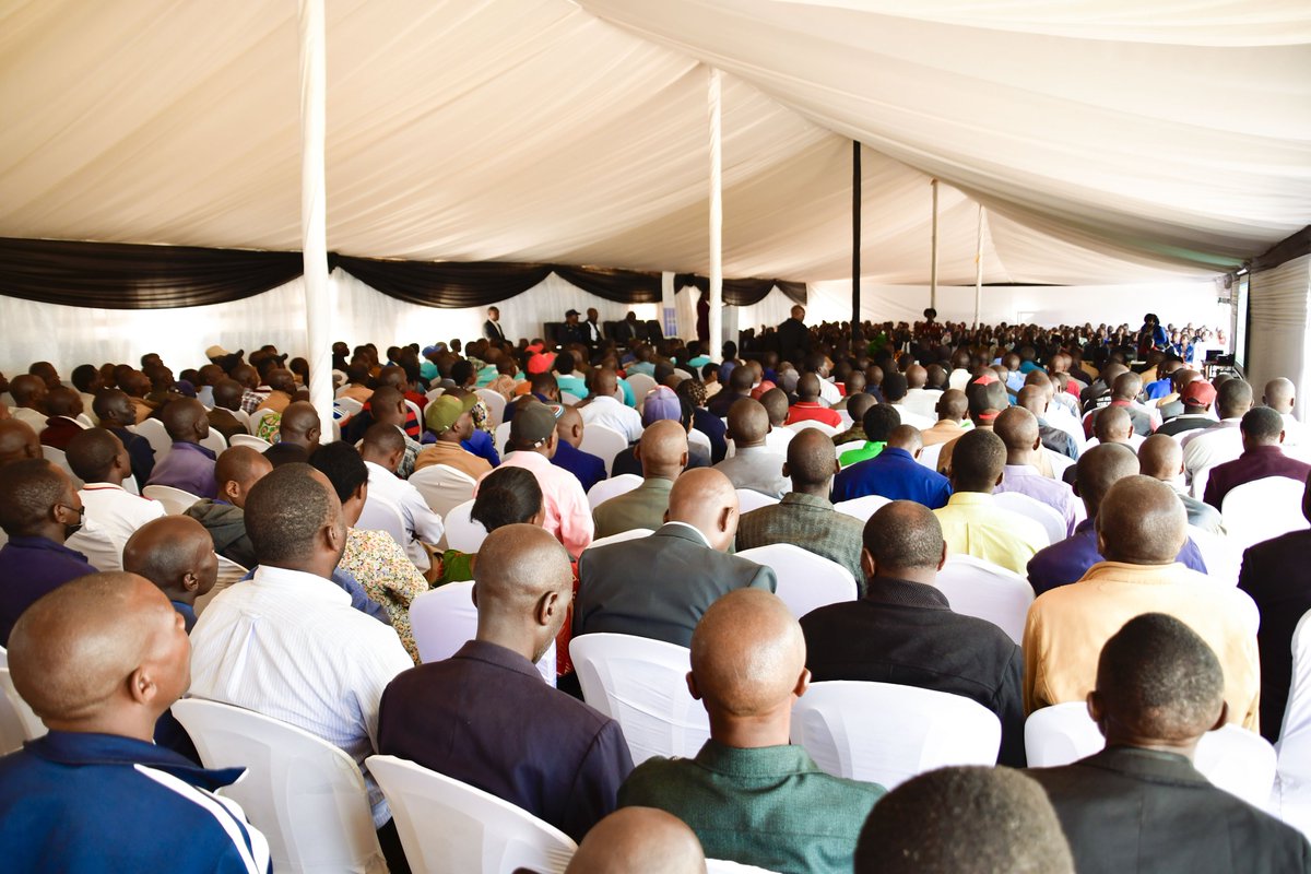 RwandaNorth's tweet photo. Ku Cyicaro cy’Akarere ka Burera hateraniye Inama Mpuzabikorwa y’aka Karere. Abayitabiriye bararebera hamwe ibyagezweho muri gahunda z’iterambere n’imibereho myiza y’abaturage, banafata ingamba zo kurushaho kunoza imitangire ya serivisi no gukomeza gushyira umuturage ku isonga https://t.co/6J0c0k8VDv