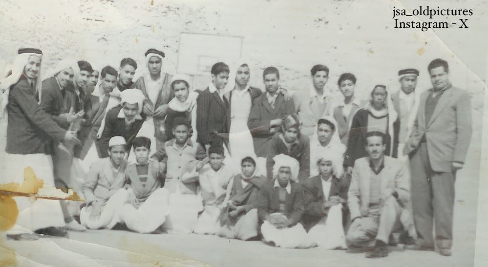 JSA_OldPictures's tweet photo. القطيف - ١٩٥٥م

المدرسة الاولى

اول مدرسة نظامية في القطيف
#القطيف https://t.co/WkOkvnMewy