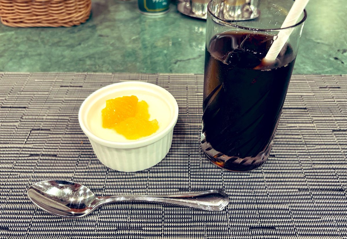 sysy115's tweet photo. 水戸のトレード終了のお知らせを受けて、今日のランチはデザートまで食べたよ〜😋 https://t.co/fxFFYxwerV