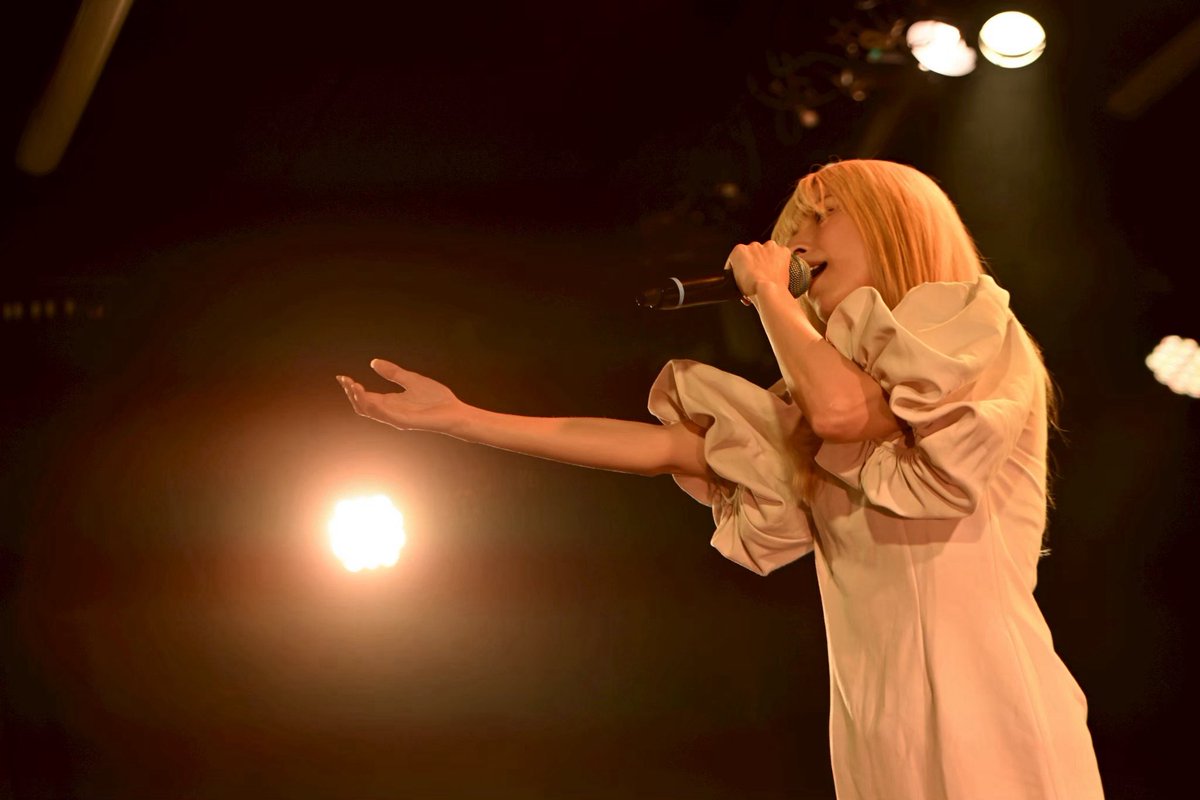 MASKOFGODDESS's tweet photo. 悔しくて悔しくて
目が腫れるくらいに泣いた日々も
いつの日か誰かの勇気になるよ
#MASKOFGODDESS #小田あさ美
#HappyMagic https://t.co/FdRuw18kLz