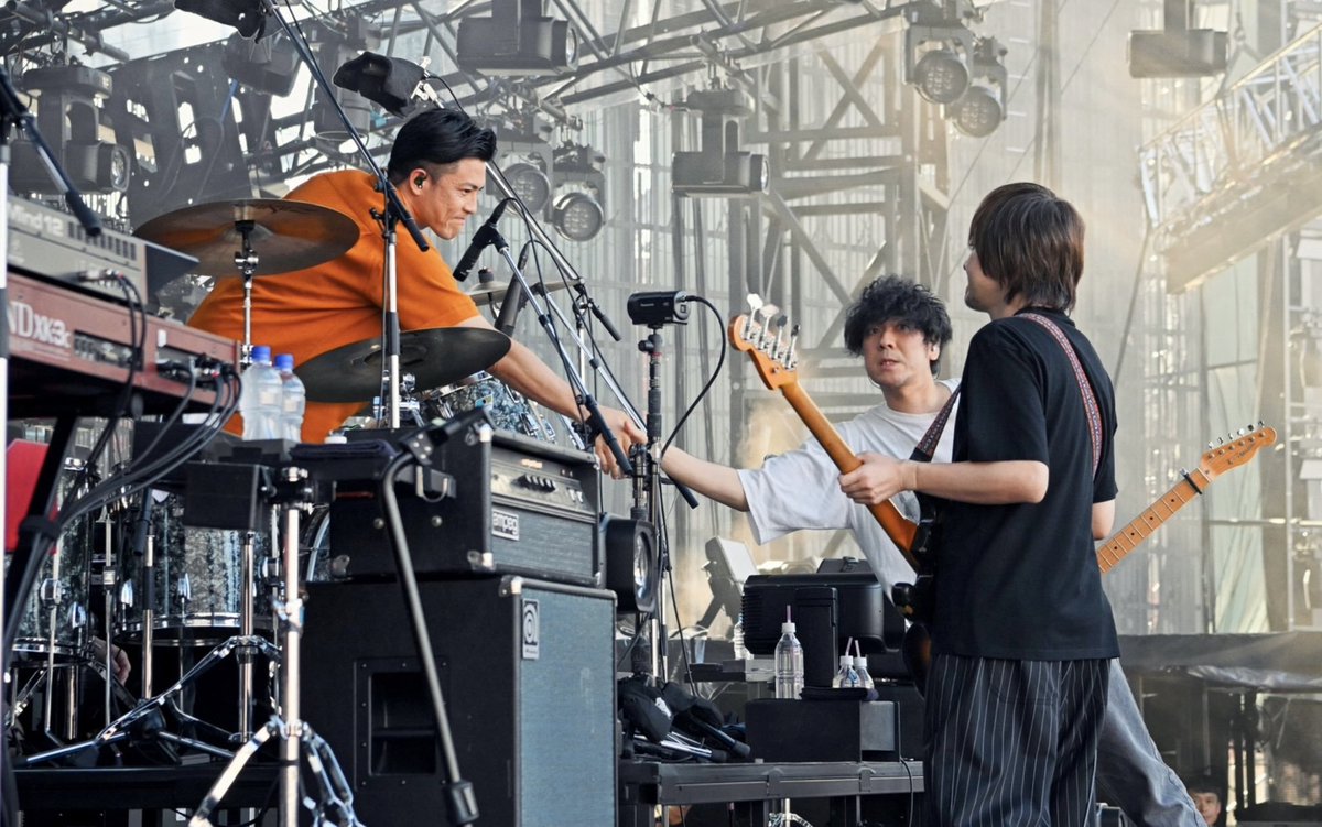fnc_backnumber's tweet photo. 繋がる写真さすがに良すぎて泣いちゃったт ‧̫ т

#backnumber
#backnumberスタジアムツアー https://t.co/TqJxttutT2