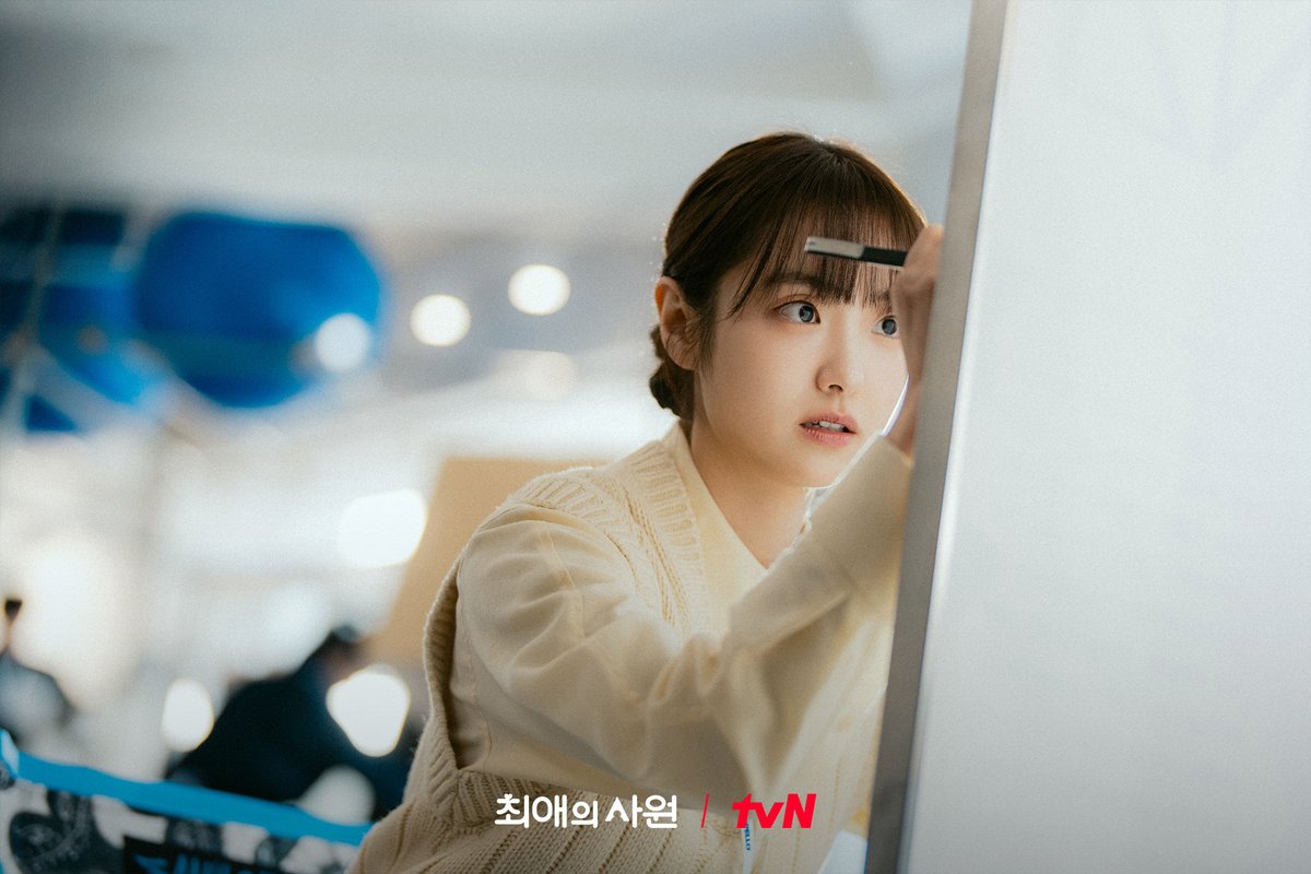 CJnDrama's tweet photo. 행복한 얼굴로 출근하는 직장인이 있다?
 ㄴ 그건 바로 최애의 사원이 된 남다름🥰
열정 가득 성덕의 예측불허 직장 생활 시작!🔥

오피스 성장 로맨스 <최애의 사원>
8/3 [월] 저녁 8:50 첫 방송 | tvN

#tvN #최애의사원 #MyBiasMyBoss
#강훈 #김혜준 #차우민
#즐거움엔20tvN #스트리밍은TVING https://t.co/1aEwqPWamH