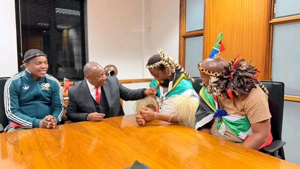 TheCivicBeat_ZW's tweet photo. #INPICTURES The Presidency can confirm that on Monday, 29 June 2026, President Ramaphosa met with the leaders of Insizwa Nobunsizwa, Ngizwe Mchunu and Nkosikhona Ndabandaba. 

@SABCNews https://t.co/Ph94ND65J1