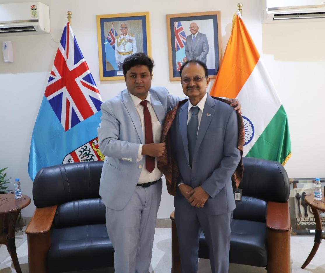 ChemvoltG5425's tweet photo. It is our privilege to share that ChemVolt Global’s CEO, Mr. Kuldeep Gupta (@kuldeep42534746 ), met His Excellency Mr. Jagannath Sami, High Commissioner of the Republic of Fiji to India, and presented him with his acclaimed book. https://t.co/Z7mez8x79i