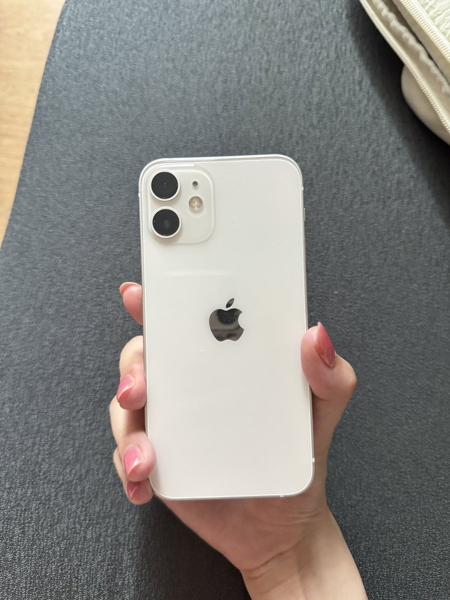 itsxnightmare's tweet photo. ส่งต่อ iPhone 12 mini 

• สีขาว/ 64gb
• แบต 78% 
• ไม่มีกล่อง (แต่มีกล่องรุ่นอื่นใส่ให้)
• จอแท้ ไม่เคยแตก

ราคา 5,500 บาท พร้อมโอนลดได้

นัดรับได้ BTS เสนานิคม
 #iphoneมือสอง #ส่งต่อไอโฟน #ส่งต่อiphone https://t.co/0ruroKMdSu