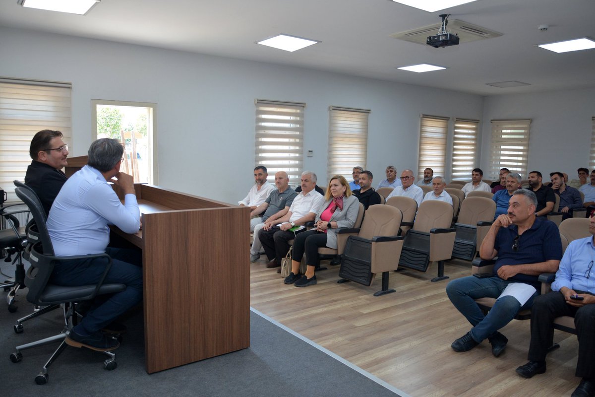 erenlermem's tweet photo. "2025-2026 Eğitim Öğretim Yılı Sene Sonu Eğitim Kurumları Müdürler Kurulu Toplantısı", İl Millî Eğitim Müdürümüz Coşkun Bakırtaş'ın da katılımıyla Müdürlüğümüz toplantı salonunda gerçekleşti. 

@coskunbakirtas 
@sakaryamem 
@ayhannersoyy https://t.co/UJOdVZkVKr