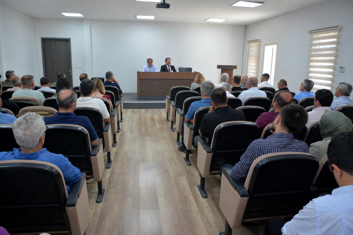 erenlermem's tweet photo. "2025-2026 Eğitim Öğretim Yılı Sene Sonu Eğitim Kurumları Müdürler Kurulu Toplantısı", İl Millî Eğitim Müdürümüz Coşkun Bakırtaş'ın da katılımıyla Müdürlüğümüz toplantı salonunda gerçekleşti. 

@coskunbakirtas 
@sakaryamem 
@ayhannersoyy https://t.co/UJOdVZkVKr