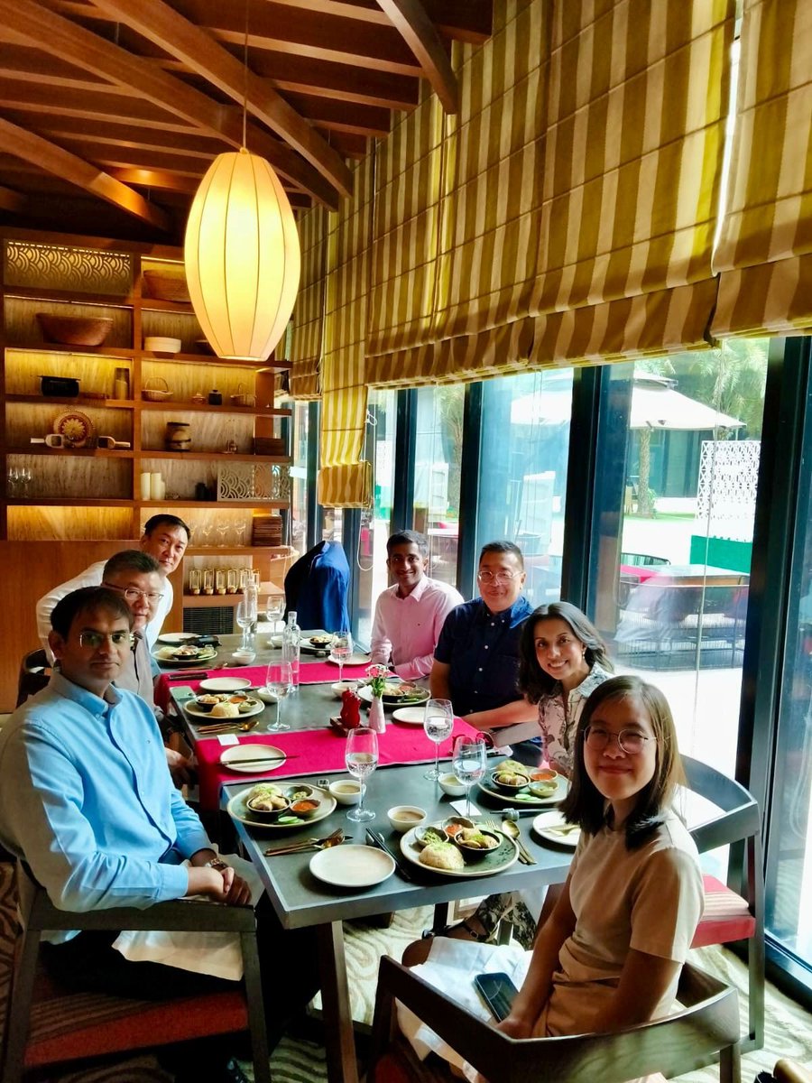 SGinIndia's tweet photo. Happy to welcome new 🇸🇬 @SingaporeAir colleagues, Ashwin and Alvin to #Delhi, and bid farewell to Sy Yen and Sameer over #chickenrice! Look forward to working together to deepen SIA's strong presence in India - HC Wong 
#IndianAviation https://t.co/b630l1zRrw