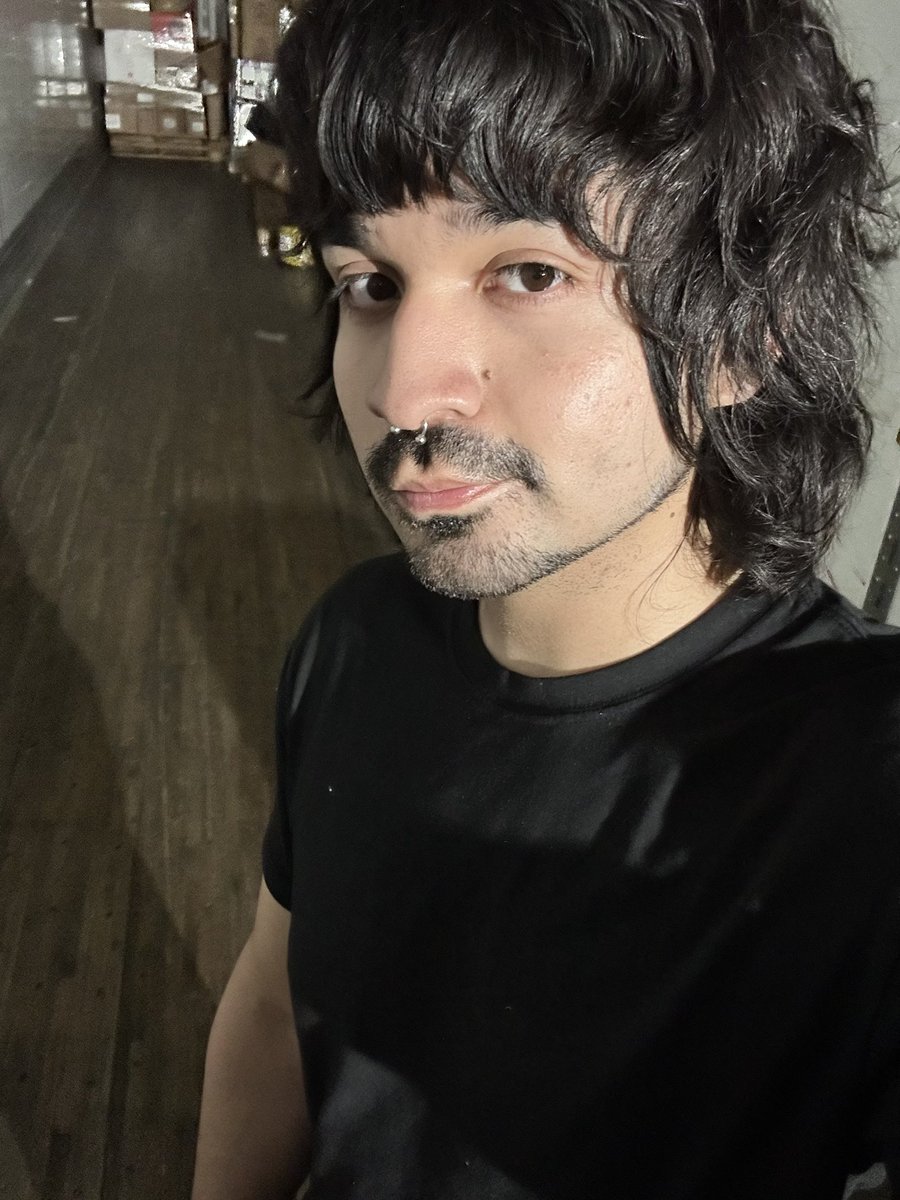 at4cd's tweet photo. Would you let me unload your truck at 5am
Lol https://t.co/vB9LO4HmLz