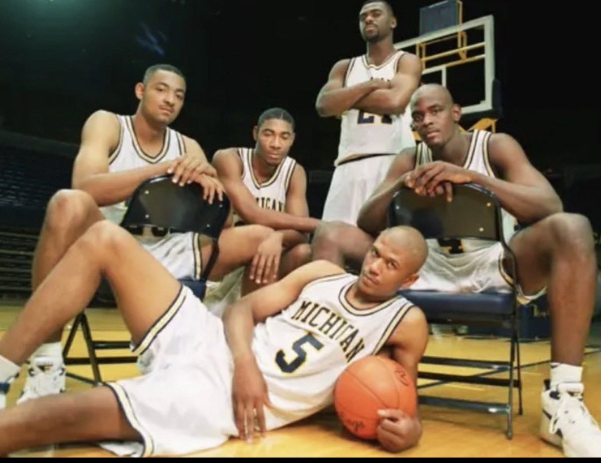 NutmegStOfMind's tweet photo. On one hand it’s a goofy look that these guys did this, only 2 or 3 will see an NBA court, probably one 1 will have a career, 3 of them lost to Michigan in a natty… on the other hand, all 5 Huskies got a ring https://t.co/hEbA4zY10H