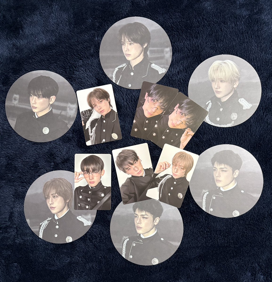 lunareesiee's tweet photo. unboxed the rest of my standard and limited wof albums and the amount of dupes I have is astounding especially rikiz 😭 still love them nevertheless 🫶🏻

#renchanhauls https://t.co/SKJdwxmzq0