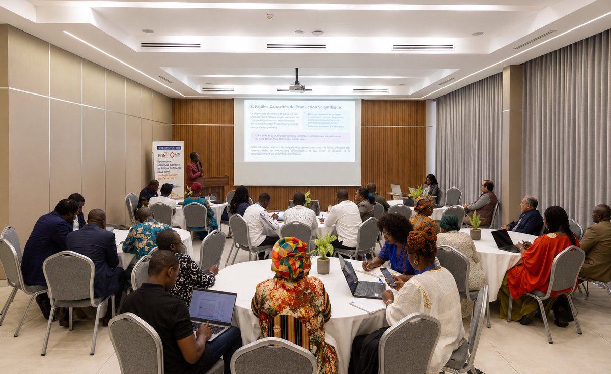GDNint's tweet photo. 💡🌍 La troisième édition de la Foire aux Savoirs a réuni à Abidjan, plus tôt ce mois-ci, une vingtaine de think tanks du Sahel et de l'Afrique de l'Ouest, des chercheurs, des décideurs publics, des organisations de la société civile et des partenaires du développement pour réfléchir aux conditions qui permettent à la recherche de contribuer de manière crédible et légitime aux politiques publiques. 

Pendant trois jours, les participants ont mis en lumière la diversité des expériences, des trajectoires et des fonctions des think tanks dans la région, et analysé les défis communs auxquels sont confrontés les systèmes de recherche et les processus de décision publique. Les discussions ont fait émerger un constat partagé : l'impact des think tanks ne dépend pas uniquement de leur capacité à produire, diffuser ou mobiliser des connaissances, mais aussi de leur capacité à renforcer les relations, les collaborations et les conditions institutionnelles qui structurent les débats sur la place des savoirs dans l’espace public. 

Organisée par le GDN avec le soutien de l'@AFD_France  et la participation d'acteurs clés de l'écosystème, cette troisième édition a r��affirmé l'importance de disposer d'espaces de dialogue inclusifs pour identifier des modalités de collaboration internationale, susceptibles de renforcer une interface recherche-politiques publiques mieux ancrée dans les réalités régionales.