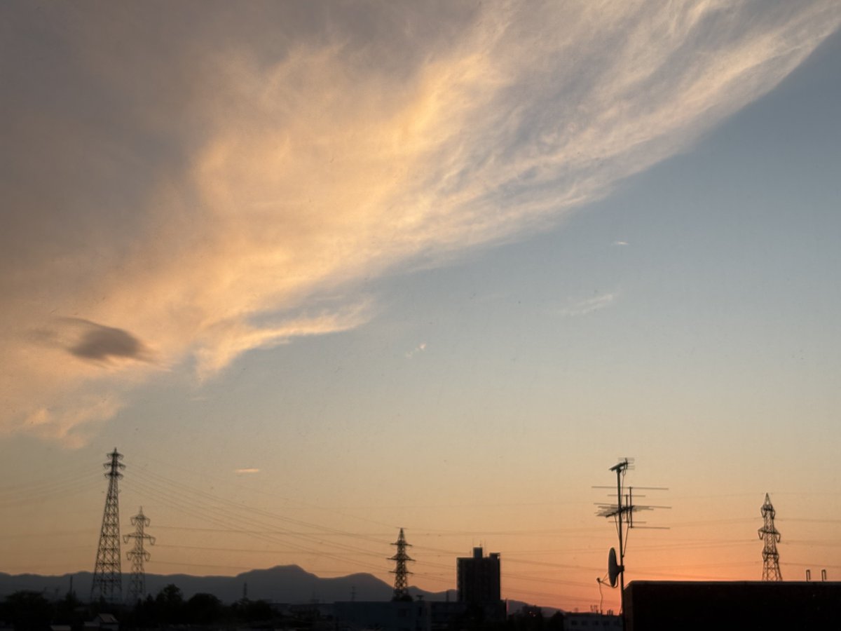 2kkarasu's tweet photo. 6月最後のマジックアワー突入
さよなら6月
#札幌
#マジックアワー https://t.co/GhJB1G1onJ