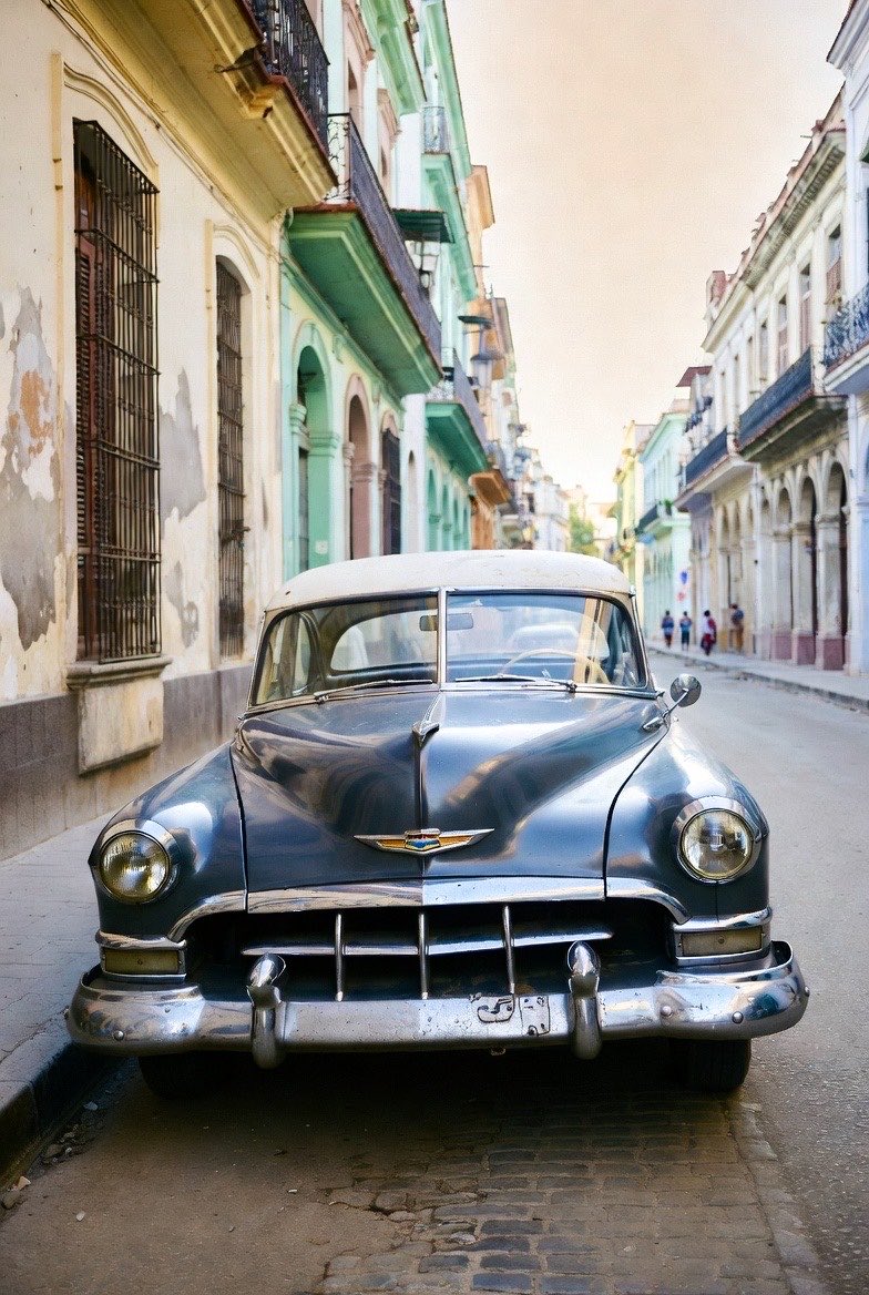 YourAnonOne's tweet photo. Cuba just approved the biggest economic change since its 1959 revolution. The Communist Party voted to privatize a large part of the economy, allow private banks, and let foreigners buy state property.

After 60 years of state control, the country is opening to private capital to survive heavy US sanctions. 🇨🇺🇺🇸