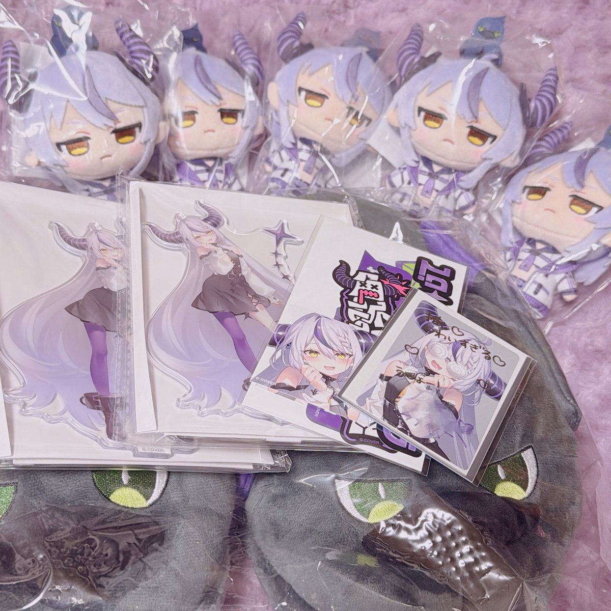 __S2__uru's tweet photo. ラプ様の周年グッズ届いたよᐢᴗ͈ ᴗ͈ᐢ♡
ぱぺかわいくて5つ子お迎え🫶🏻
アクスタは絶対に裏表並べたくて2つ買いました❕
#laplus_great #ラプさまエゴサして https://t.co/jDfJE7pX1A