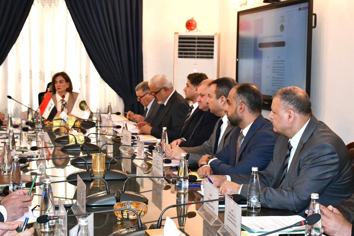 jasimenvfalahi's tweet photo. بقيادة معالي وزيرة البيئة، يواصل العراق تعزيز حضوره المناخي الدولي من خلال توحيد الجهود الوطنية، وتنفيذ وثيقة #NDC، والاستعداد المبكر لمؤتمر الأطراف #COP31. https://t.co/T3ur4F9spZ