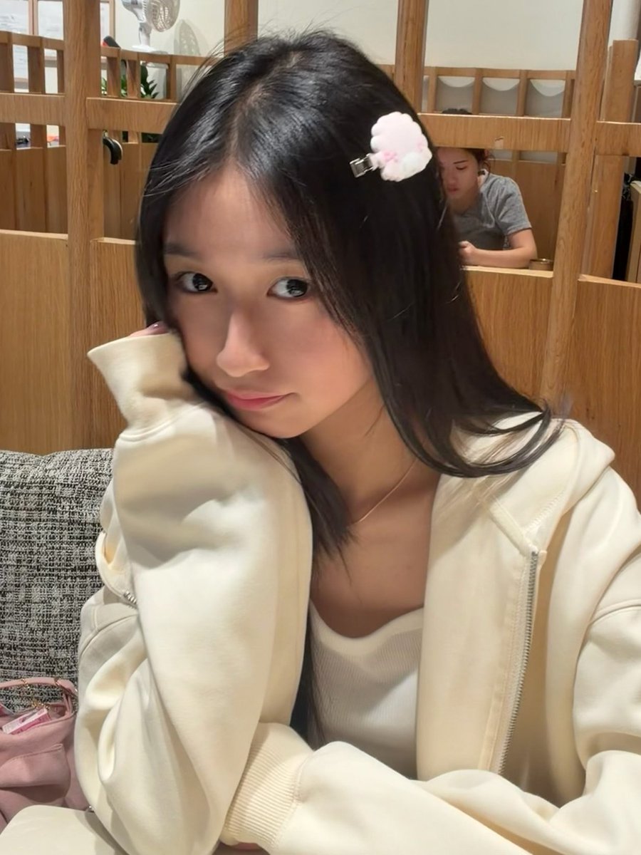 hkjks1ut's tweet photo. 咁可愛要點玩
#學生妹 #hkstudent #hkgirl #港女 #學界臭雞 https://t.co/DRnkNhloZu