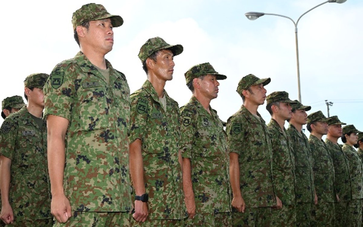 JGSDF_WA_pr's tweet photo. 【 ＃ＲＤ２６ 】６月３０日（火） ＃西部方面隊は、国内における米海兵隊との実動訓練（レゾリュート・ド��ゴン２６（ＲＤ２６））を終了しました。九州・沖縄の主要演習場・駐屯地・基地において共に汗を流した日米の隊員たちは、島しょ防衛作戦に必要な機動展開、弾薬・補給品・物資等の輸送、沿岸監視、偵察・警戒監視、対艦戦闘、対着上陸戦闘、患者の治療・後送等の訓練を日米共同で実施し、その表情には強い達成感と信頼の絆が刻まれています。この実践的な訓練の成果が、日米同盟による抑止力及び共同対処能力の向上を確信させています。
https://t.co/pk6R8PrhcB
＃日米共同訓練 ＃抑止力 ＃ResoluteDragon ＃在日米第三海兵遠征軍 ＃ⅢMEF Marines