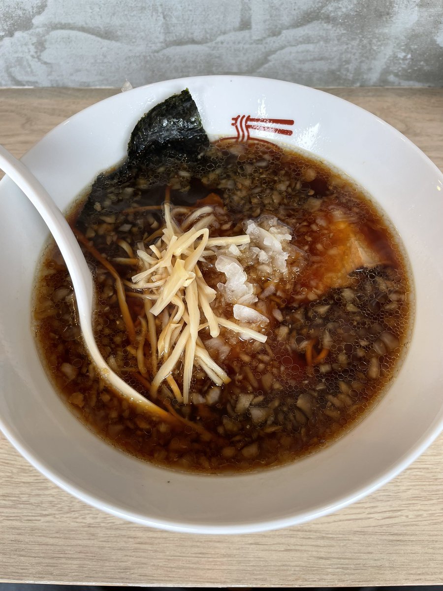 naokitre's tweet photo. 昨日と今日は房総エギング！
初日は見事にボウズでした… 笑
2日目の朝に1キロと670と650が
自分にしては珍しく釣れました😂
お会いした方のオススメのラーメンも
美味しかった🍜
久しぶりにイカの姿見れて良かった🦑
有り難く頂きます🙏 https://t.co/Jx1UerYu87
