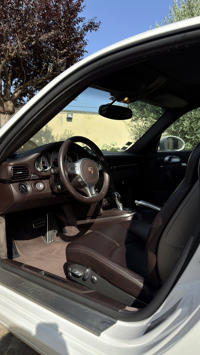 LaMontre18's tweet photo. Ça faisait longtemps que je n'avais shooté une 997 Turbo S et celle ci est particulièrement bien optionné https://t.co/zleslHAOJ9