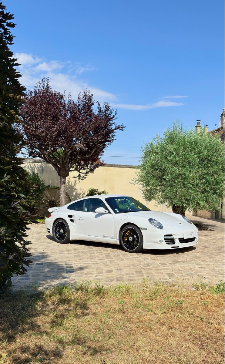 LaMontre18's tweet photo. Ça faisait longtemps que je n'avais shooté une 997 Turbo S et celle ci est particulièrement bien optionné https://t.co/zleslHAOJ9