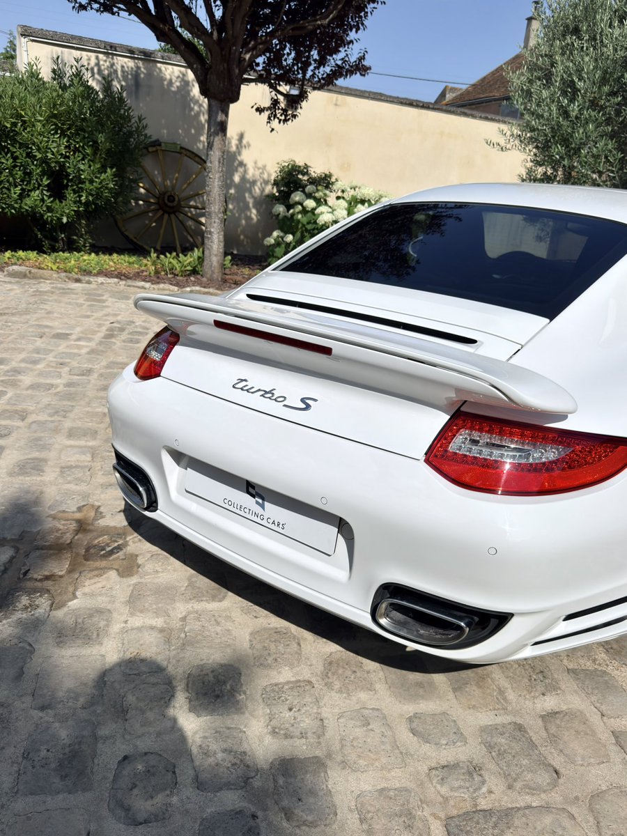 LaMontre18's tweet photo. Ça faisait longtemps que je n'avais shooté une 997 Turbo S et celle ci est particulièrement bien optionné https://t.co/zleslHAOJ9