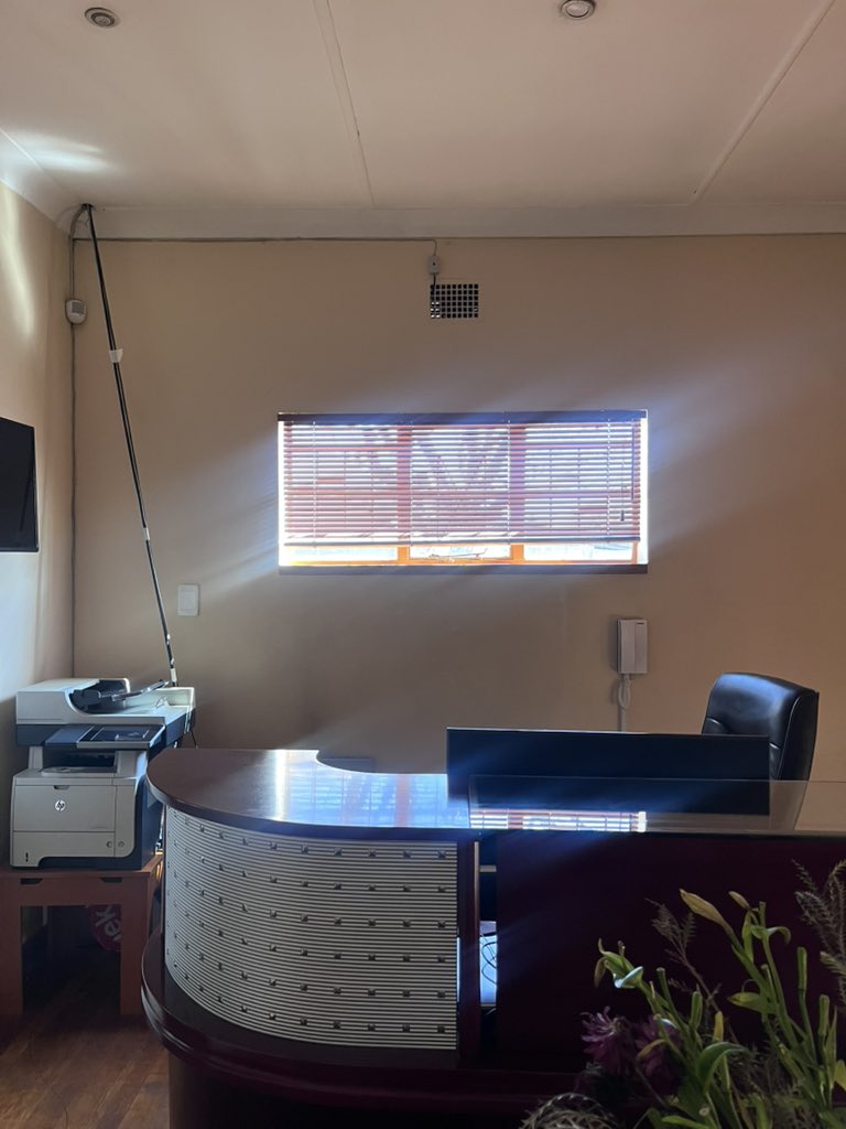 modupadi's tweet photo. Zulu bona ke berekela kae lehono. It must be bringing you crazy&amp; beautiful memories. They are using the mouse pad i got when i was still at the red bank. Le yela bareng ke footy coach šo in the background. 😂😂😂 https://t.co/BwkV2oSIg2