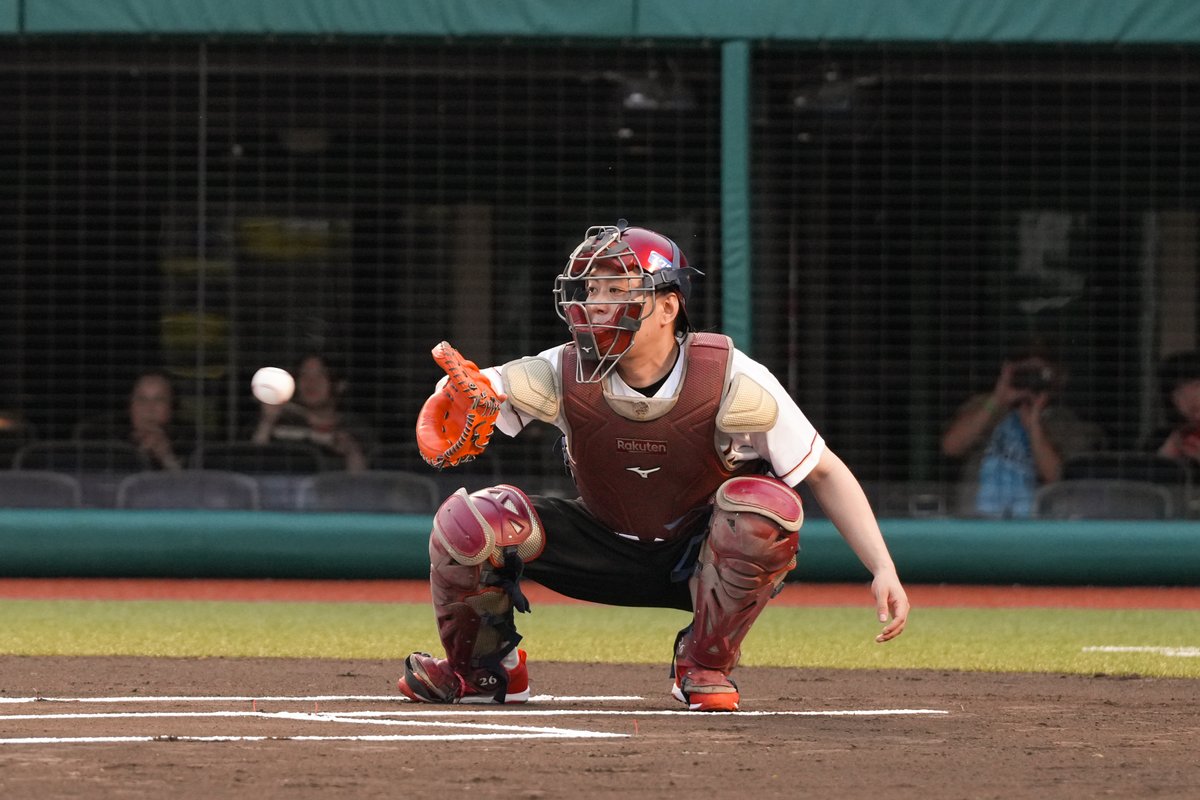 rakuten_hochi's tweet photo. セレモニアルピッチを行ったエバース
（写真は楽天野球団提供） https://t.co/tjznzWGdvD