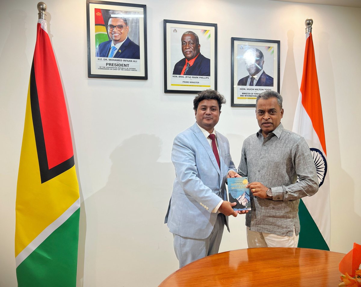 ChemvoltG5425's tweet photo. It is our privilege to share that ChemVolt Global’s CEO, Mr. Kuldeep Gupta (@kuldeep42534746 ), was honoured to meet His Excellency Mr. Dharamkumar Seeraj, High Commissioner of the Co-operative Republic of Guyana to India, and presented him with his acclaimed book. https://t.co/vxLOj9M7rB