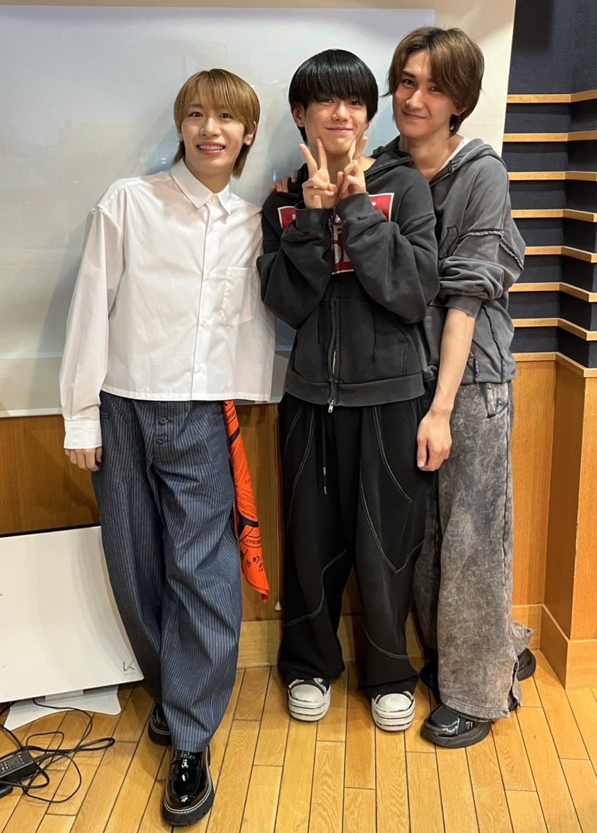 baribarisound's tweet photo. 6月30日(火) #カンバリ

こんバリ〜🤛

#大内リオン #真弓孟之 #浦陸斗 が
#FM大阪 (@fmosaka851)から
お送りしています！

✉️テーマ『今年上半期のビッグニュース』

#ウラリオン をつけてのポストも待ってます🤝

#カンバリ #関西ジュニア https://t.co/RKpAeQGQyg