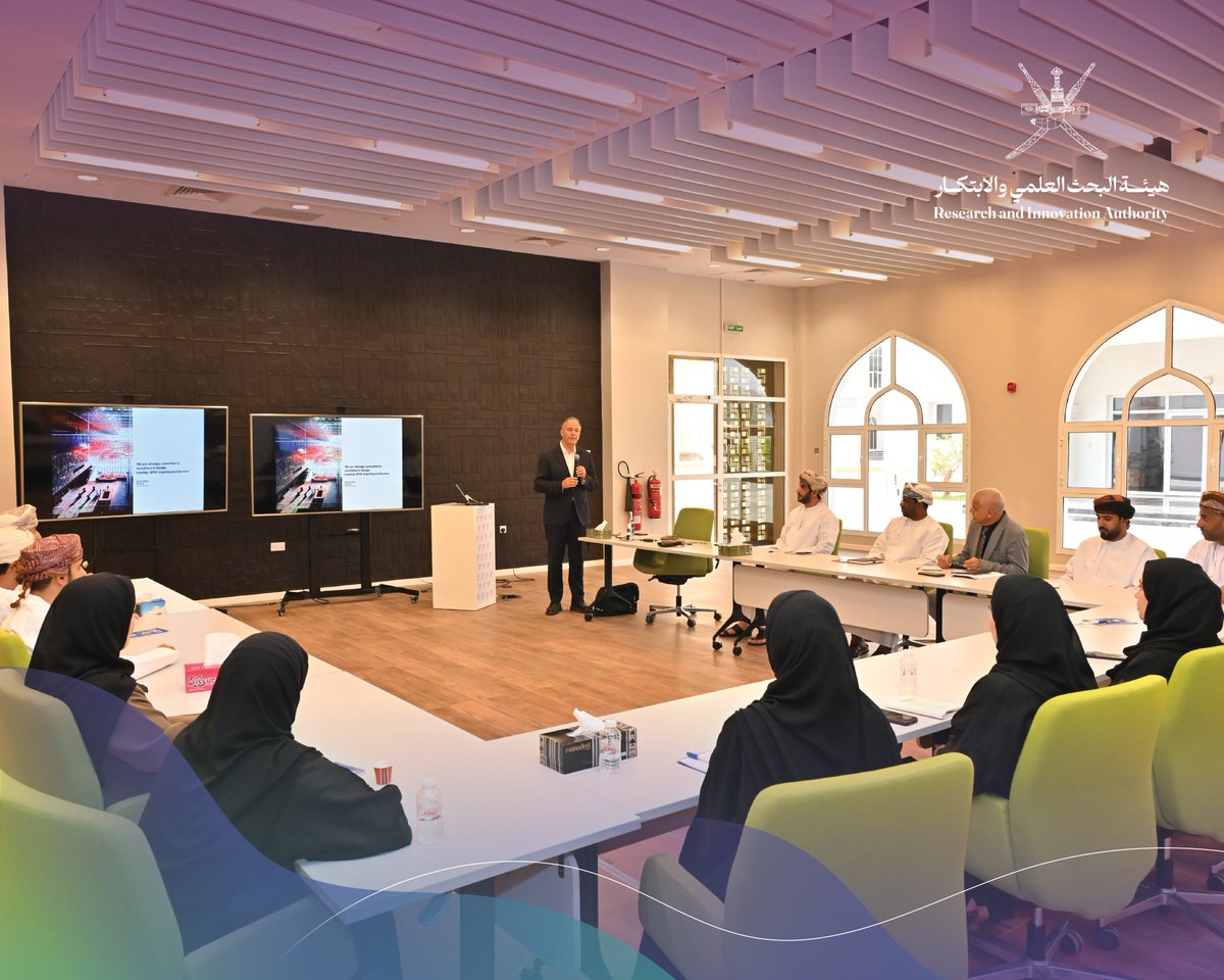 RIA_OMAN's tweet photo. عقب ذلك، قدّم الضيف العرض النهائي للتصميم المفاهيمي أمام فريق مركز عُمان للموارد الوراثية الحيوانية والنباتية (#موارد) وعدد من موظفي الهيئة، مستعرضًا أهم مخرجات المشروع والتصورات المعمارية المقترحة، مدعومة بعروض بصرية متكاملة تُبرز هوية المبنى ووظائفه المستقبلية.

كما تناول العرض لمحة عامة عن أبرز المعايير والمواصفات العالمية للمباني ال��حثية المتخصصة في مجال الموارد الوراثية والتنوع البيولوجي، والتي تركز على توفير بيئة محفزة للإبداع والابتكار، ومساحات عمل صحية ومستدامة وصديقة للبيئة، إلى جانب مرافق تفاعلية وتوعوية موجهة للجمهور، تُسهم في التعريف بالثراء البيولوجي الذي تزخر به سلطنة عُمان وأهمية المحافظة على مواردها الوراثية.
@mawaridom
@IPMOman