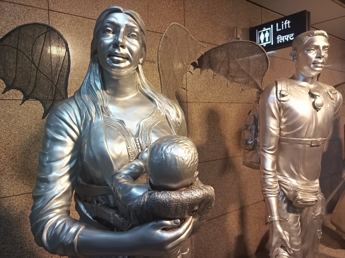 FabGiagnoni's tweet photo. C'è qualcosa di profondamente inquietante nella statuaria dell'#India moderna.

#Mumbai #Delhi #Scultura #Viaggi #Arte #Travel #Art #Trip https://t.co/lY5Babhwmg