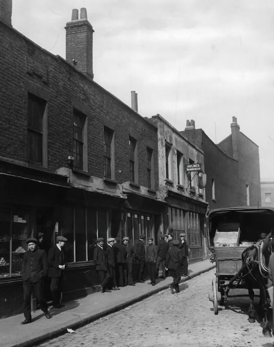 Lost___London's tweet photo. Limehouse, 1930s https://t.co/vV5xnBnvL8