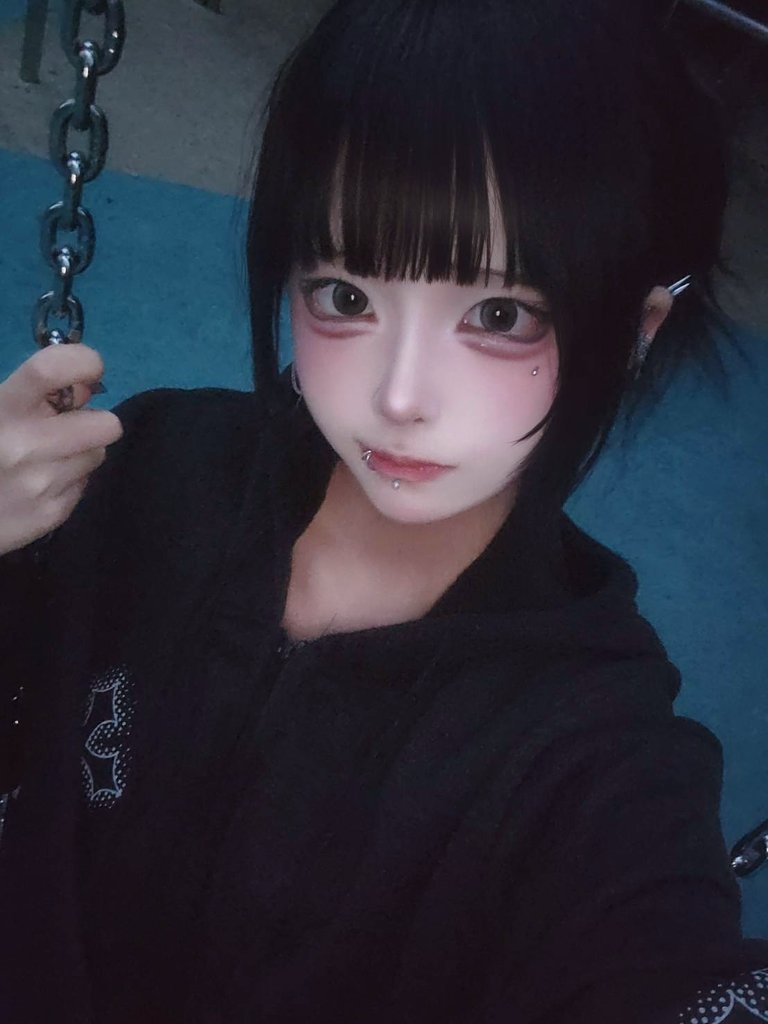 n3ruvx's tweet photo. 黒髪になった https://t.co/NMlRg4Tq5r