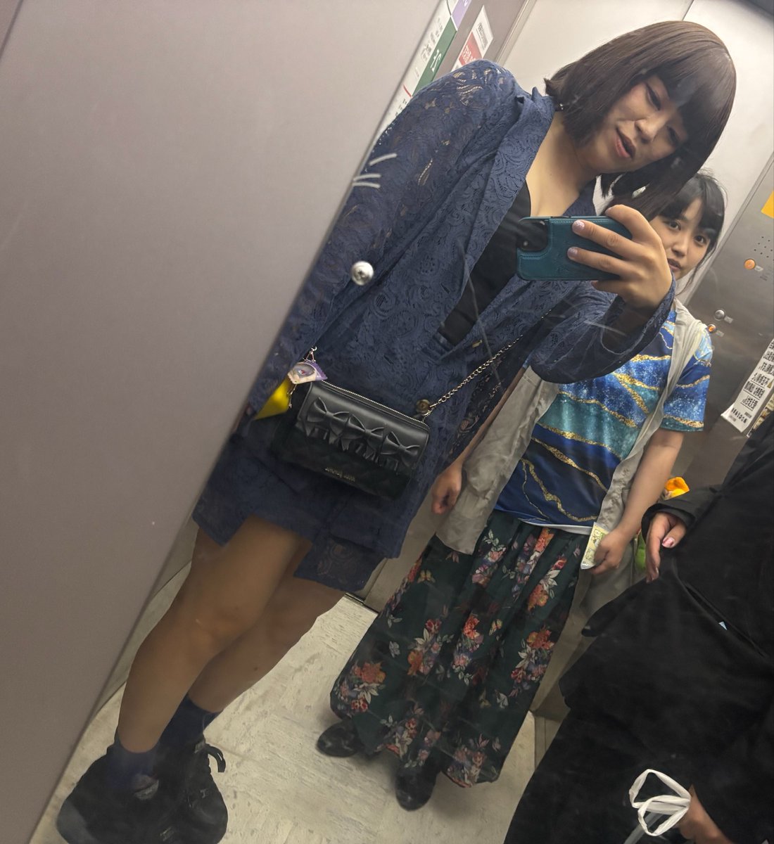 nanane_coord's tweet photo. 6/20のコーデ
アウ���ー:Ellno Loset 2WAYコードレーススリットジャケット(ブルー)
トップス:Ekietaカップ付きVネックキャミソール(ブラック)
スカート:Ellno de Mavieコードレーススカパン(ブルー)
靴:YOSUKE 厚底スニーカー オリジナルニューモールドソール(黒) https://t.co/HNHizNCl6a