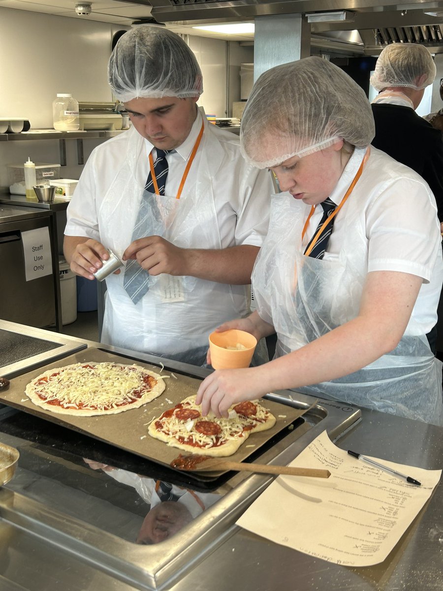 NorthChadderton's tweet photo. Manchester College Taster day. We have some Y10 students attending today and trying out different courses. Here we have Hospitality and catering making pizza dough and pizzas 🍕 https://t.co/jEq5DavUYt