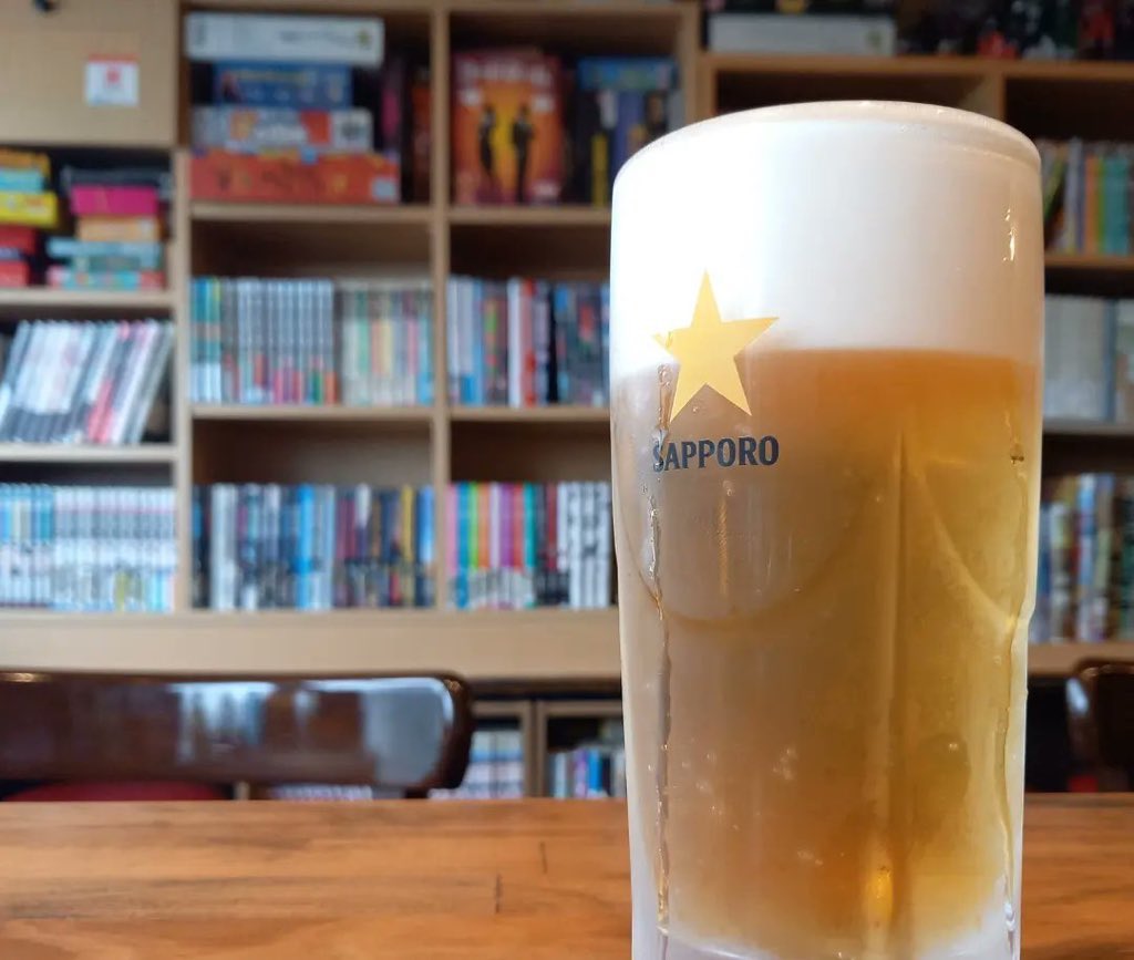 darekanchi's tweet photo. 本日もオープンしております！
1杯から気軽にお立ち寄りください🍺
店長＆うみざるでお待ちしております！ https://t.co/yVT2EFUaR8