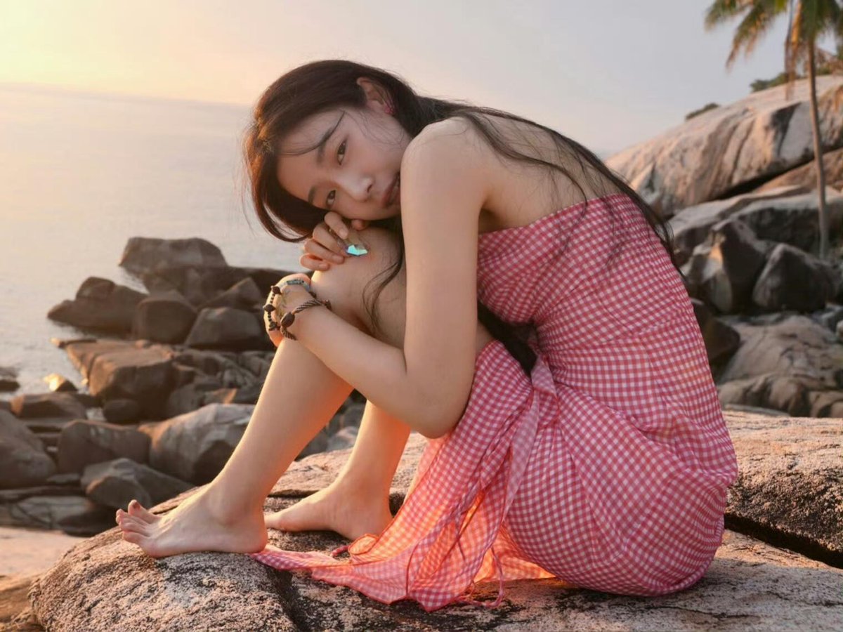 mundo_30's tweet photo. [耳机里循环的爵士晚风，把通勤的疲惫全揉成了软乎乎的云，今天的快乐是爵士给的～]， https://t.co/atPOdSlBCO