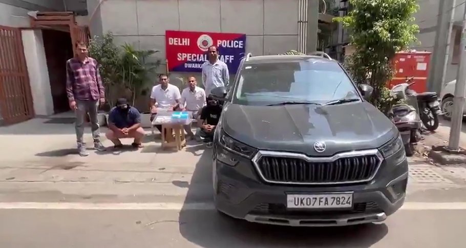 bstvlive's tweet photo. दिल्ली : द्वारका पुलिस की स्पेशल टीम की कार्रवाई

➡कपिल सांगवान और साहिल चौधरी गिरफ्तार
➡सब्जी मंडी थाने का लिस्टेड अपराधी शिवेंद्र अरेस्ट
➡आरोपियों से एक देसी पिस्तौल 2 कारतूस मिले
➡फर्जी नंबर प्लेट लगी चोरी की कार भी जब्त

#Delhi #DwarkaPolice #SpecialTeam #Arrest @DelhiPolice