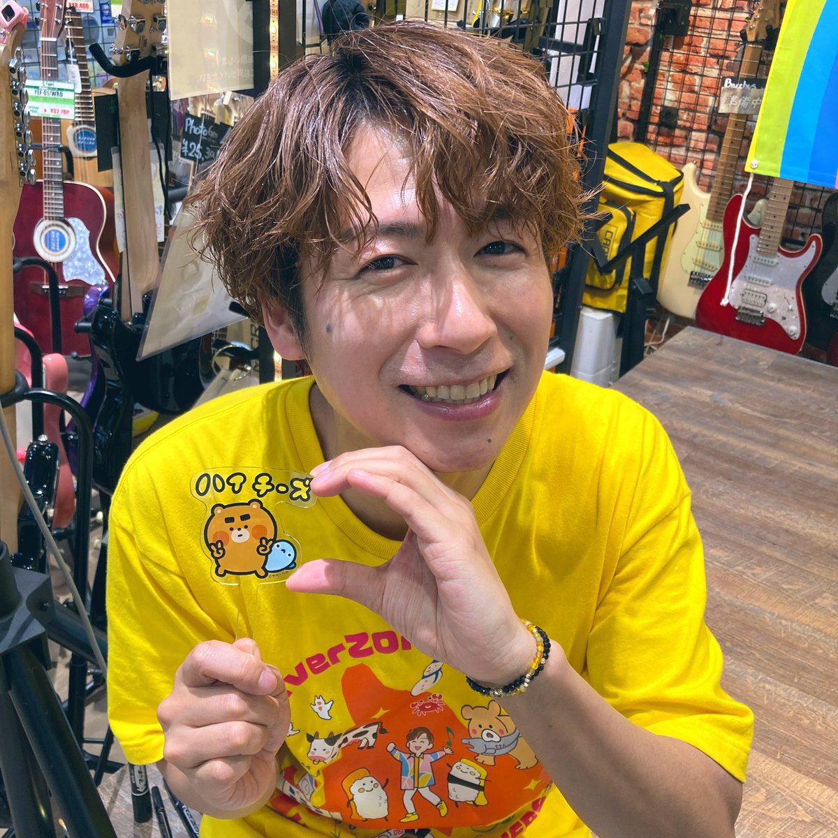 miomion3's tweet photo. そーいえば!!!
この前HIROKIさんに、べやくんのアクリル持ってパシャリしてもらったよ📷✨
#やべーべや #べやっこ #YabeeBear
#EverZOne #推し活 https://t.co/Xo8ka95aDH